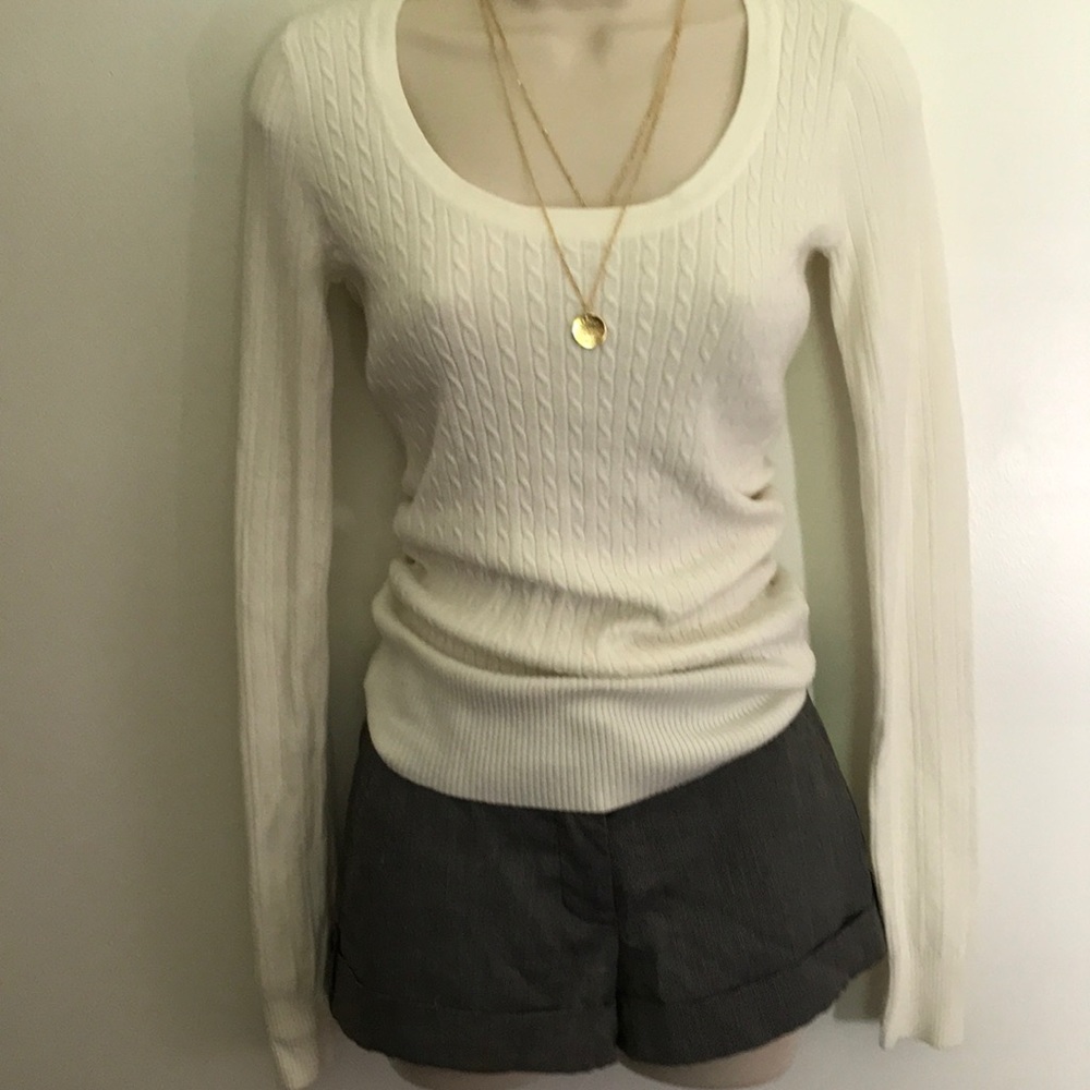 Scoop neck long sleeve sweater